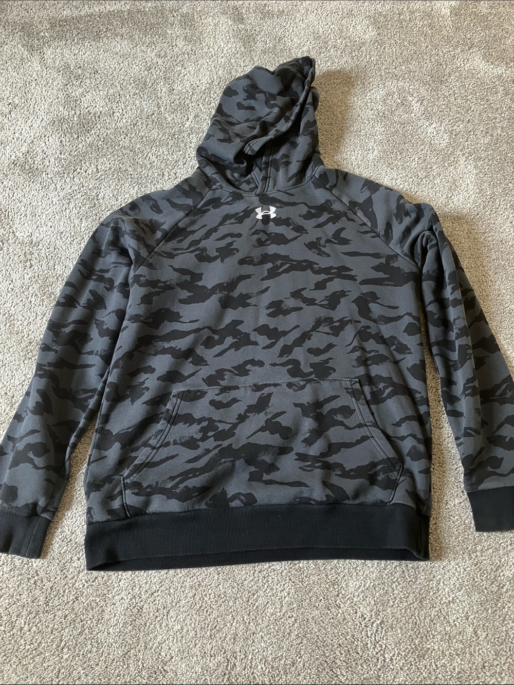 Under Armour Men’s Black & Gray Camo Pullover Hoodie